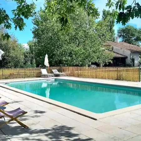 Konukevi La Roque De Bas La Riviere (Gironde)